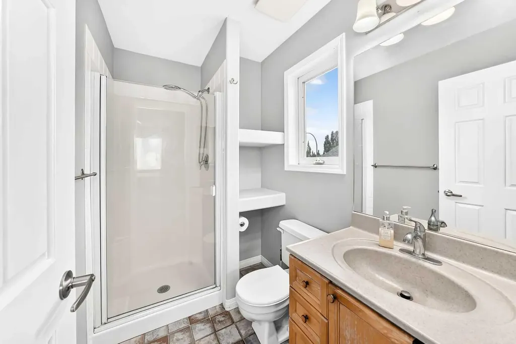 23 Thornbird Way SE Airdrie AB T4A2C3