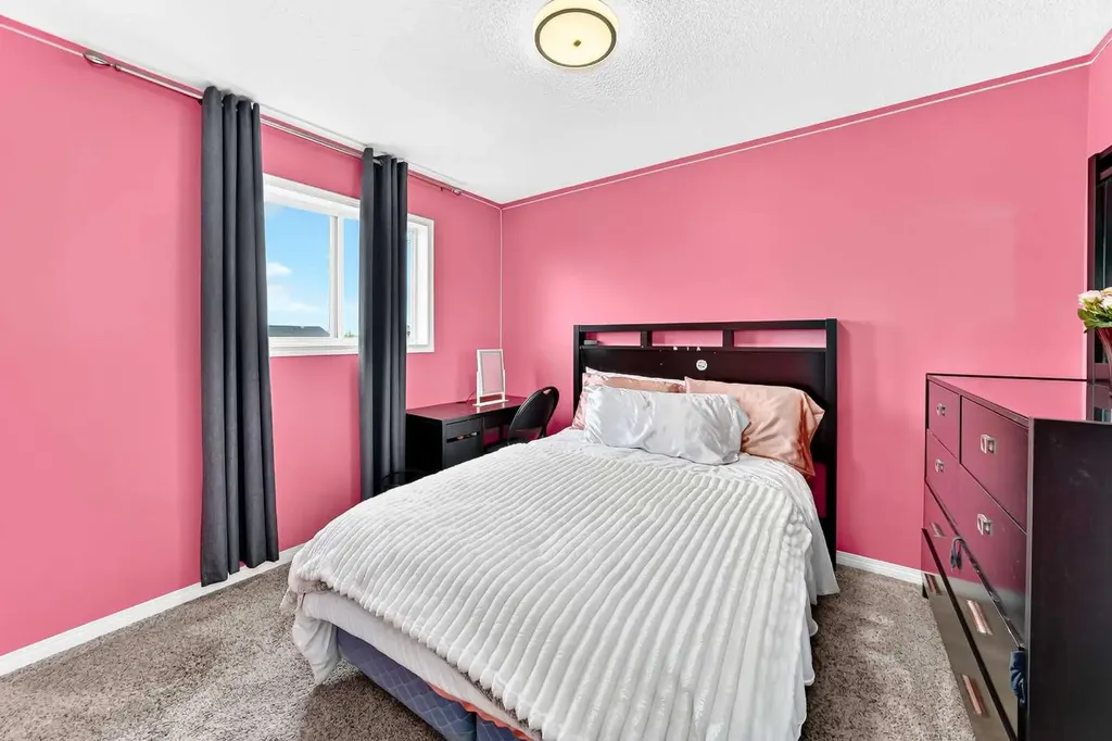 23 Thornbird Way SE Airdrie AB T4A2C3