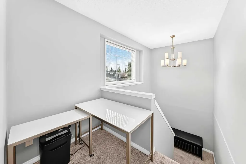 23 Thornbird Way SE Airdrie AB T4A2C3