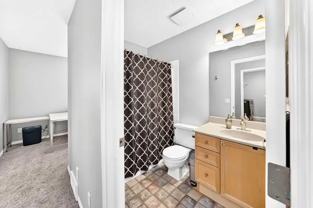 23 Thornbird Way SE Airdrie AB T4A2C3