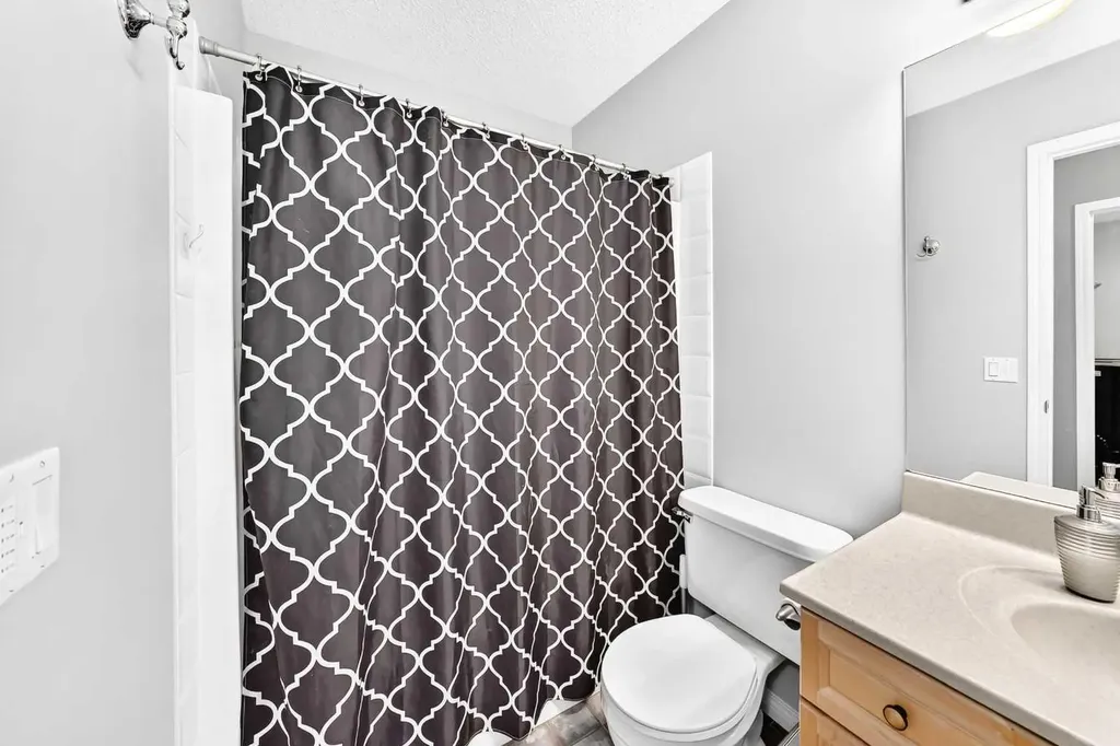 23 Thornbird Way SE Airdrie AB T4A2C3