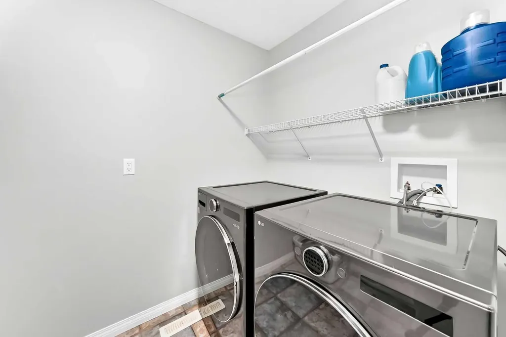 23 Thornbird Way SE Airdrie AB T4A2C3