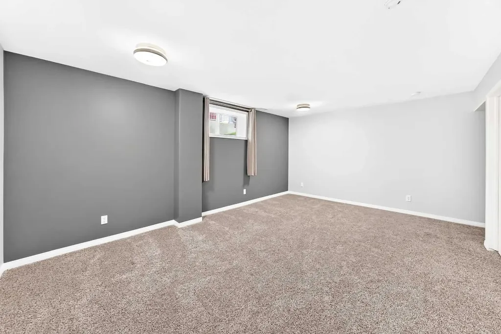 23 Thornbird Way SE Airdrie AB T4A2C3