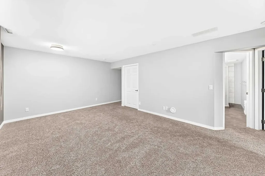 23 Thornbird Way SE Airdrie AB T4A2C3