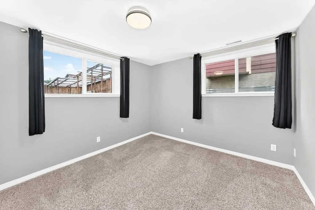 23 Thornbird Way SE Airdrie AB T4A2C3