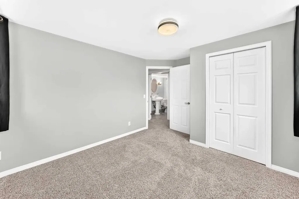 23 Thornbird Way SE Airdrie AB T4A2C3