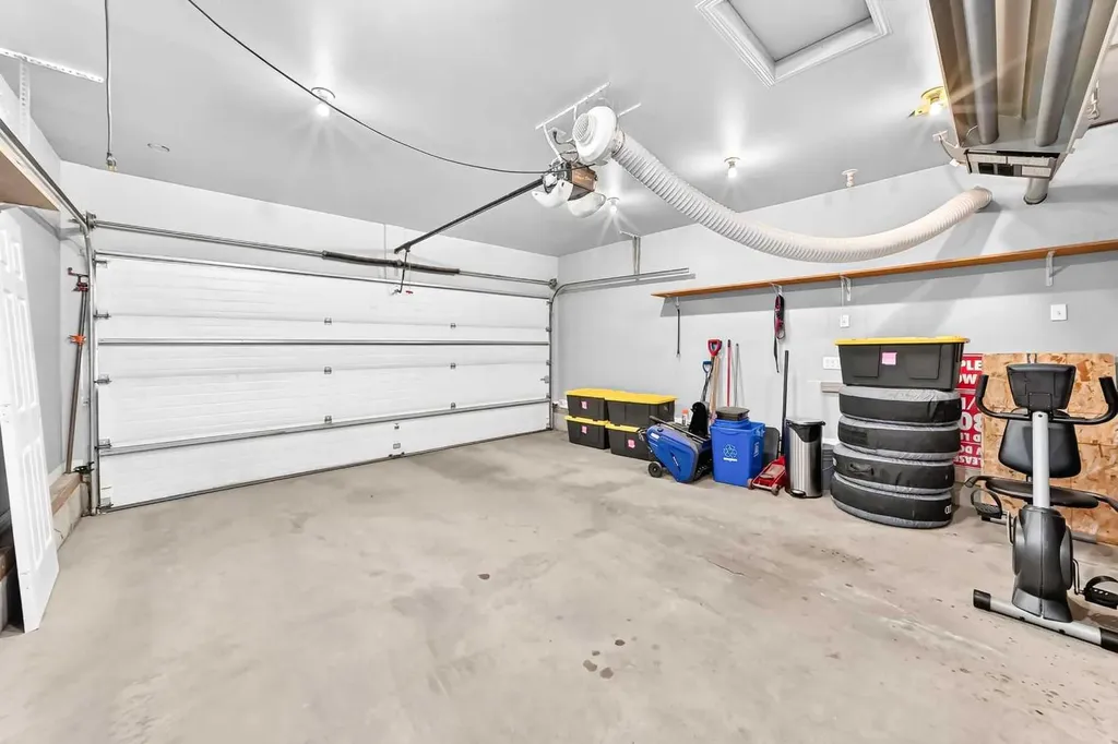 23 Thornbird Way SE Airdrie AB T4A2C3