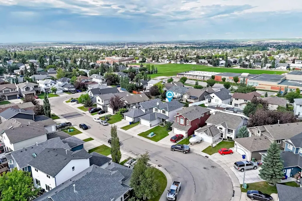 23 Thornbird Way SE Airdrie AB T4A2C3