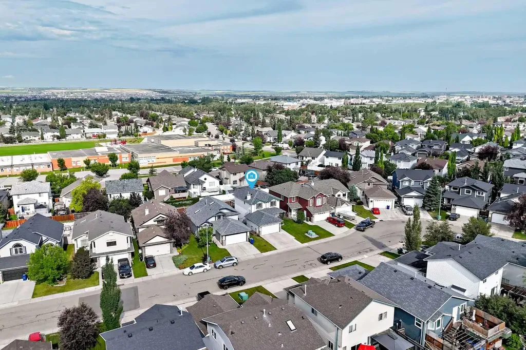 23 Thornbird Way SE Airdrie AB T4A2C3