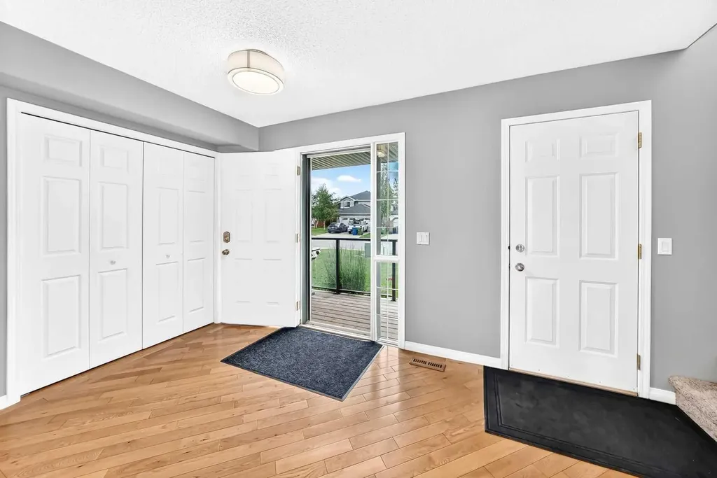 23 Thornbird Way SE Airdrie AB T4A2C3