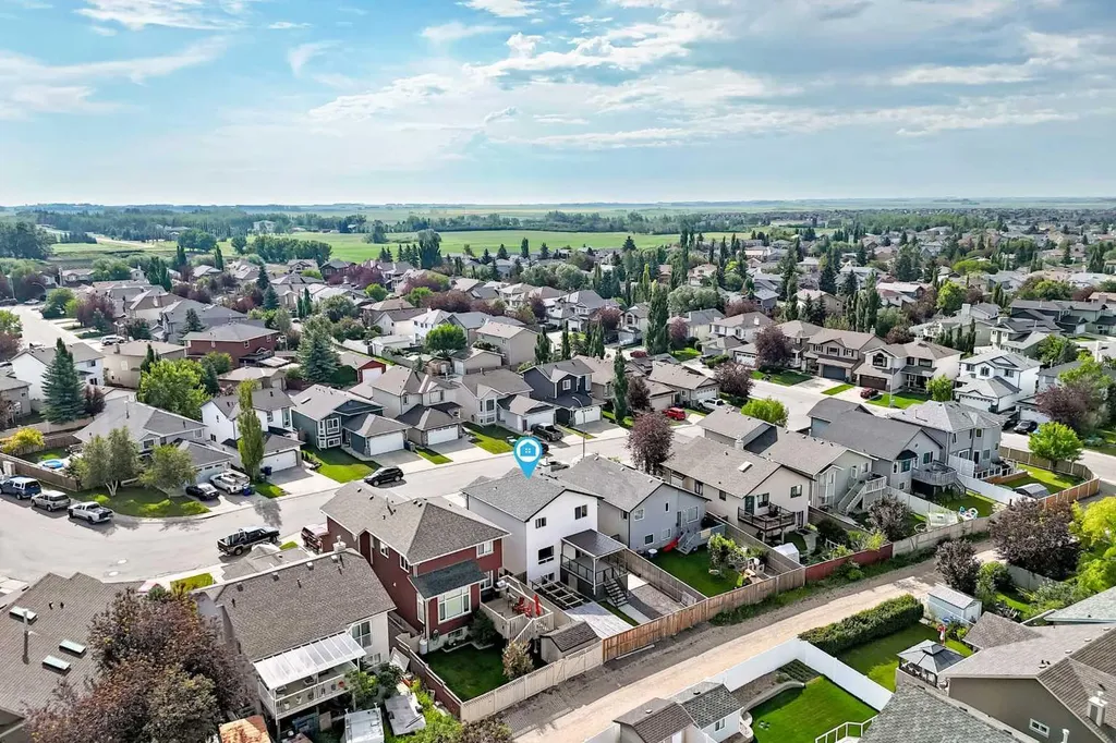23 Thornbird Way SE Airdrie AB T4A2C3