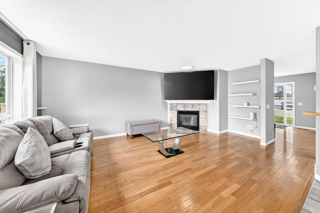 23 Thornbird Way SE Airdrie AB T4A2C3