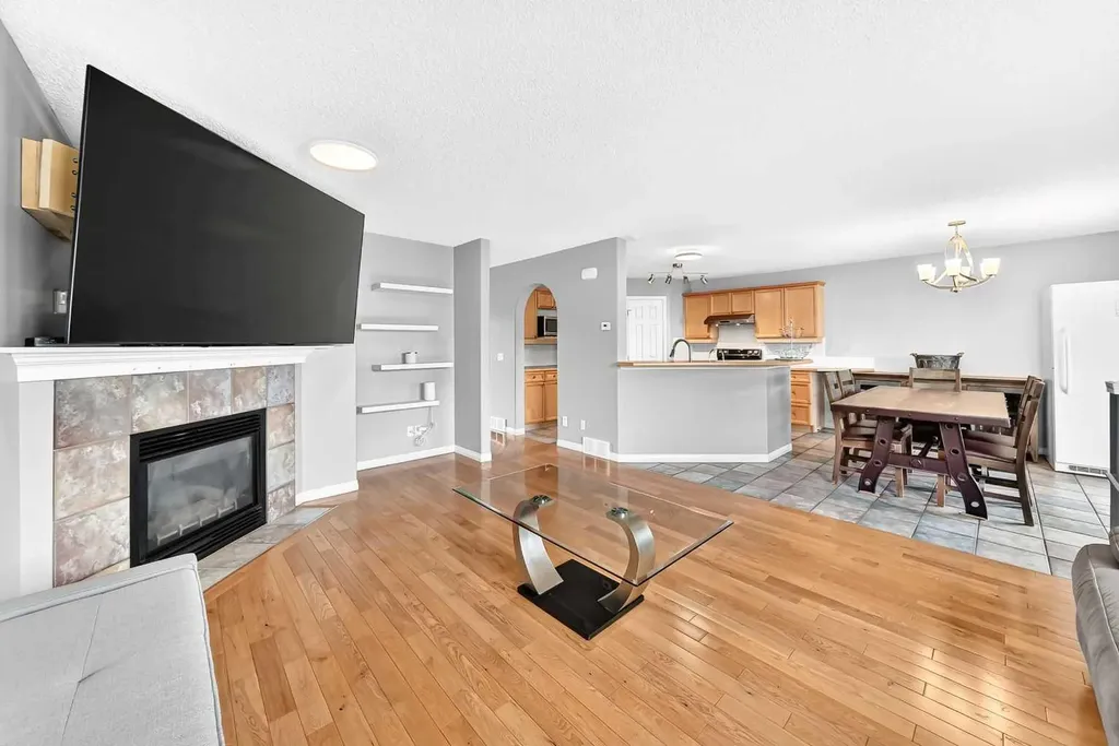 23 Thornbird Way SE Airdrie AB T4A2C3