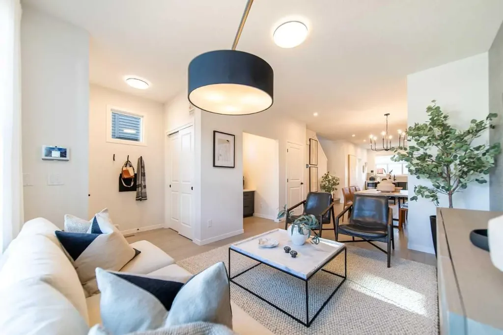 524 Tekarra Drive NW Calgary AB T3R2G1