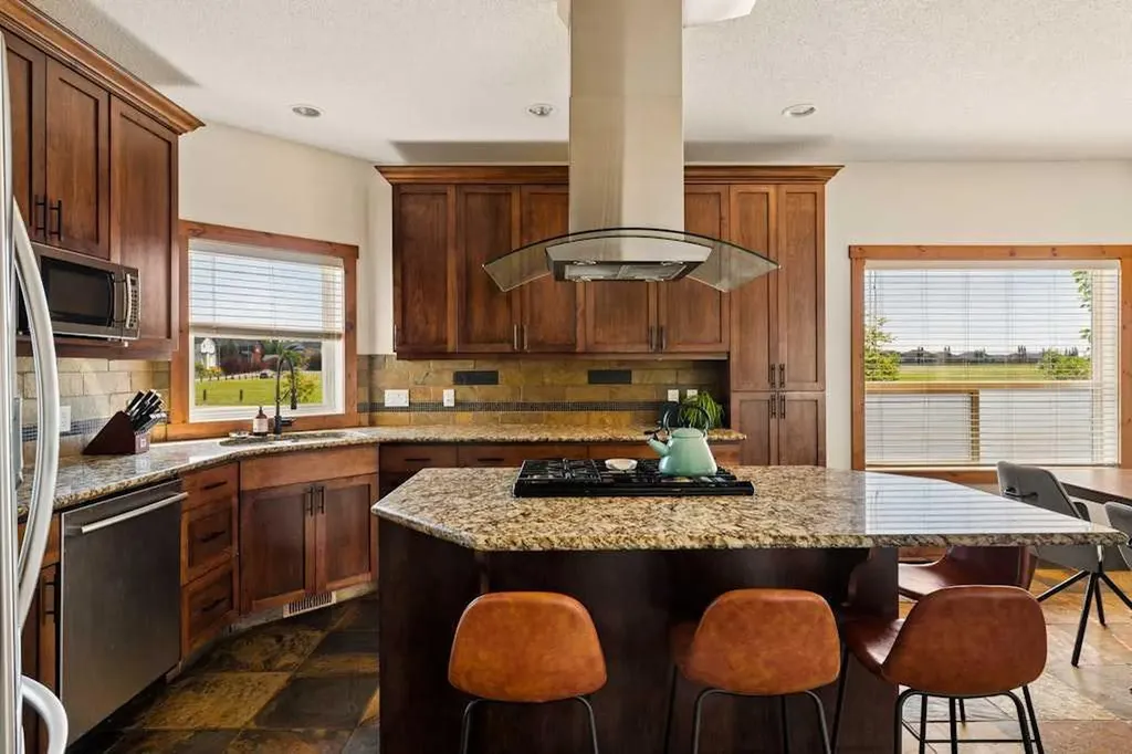 115 Rockmont Court NW Calgary AB T3G 5V8