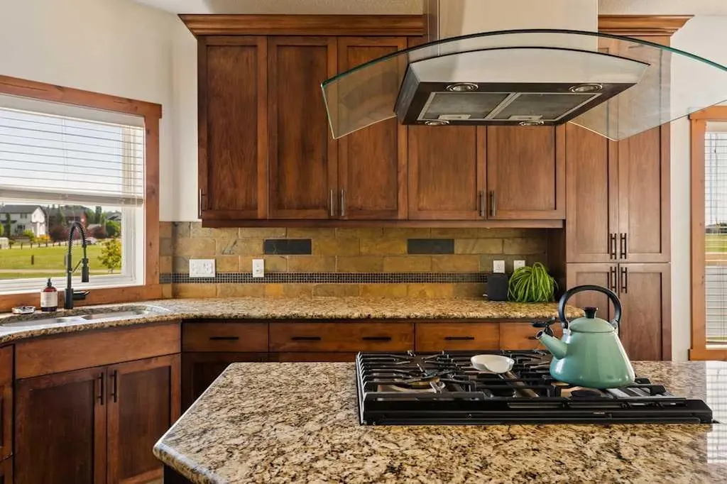 115 Rockmont Court NW Calgary AB T3G 5V8