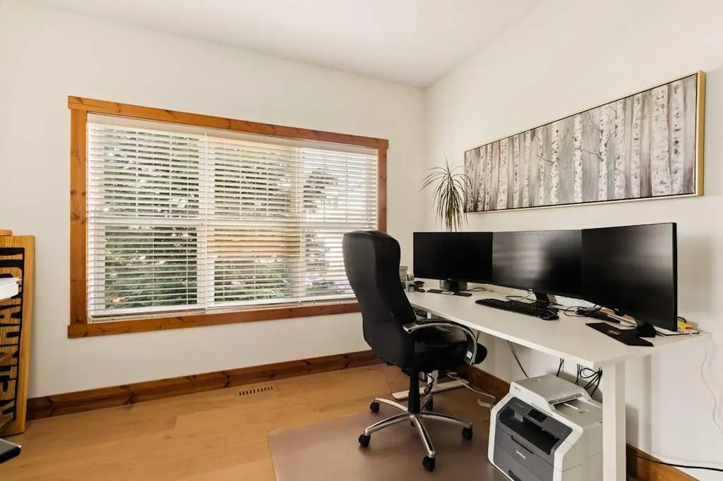 115 Rockmont Court NW Calgary AB T3G 5V8
