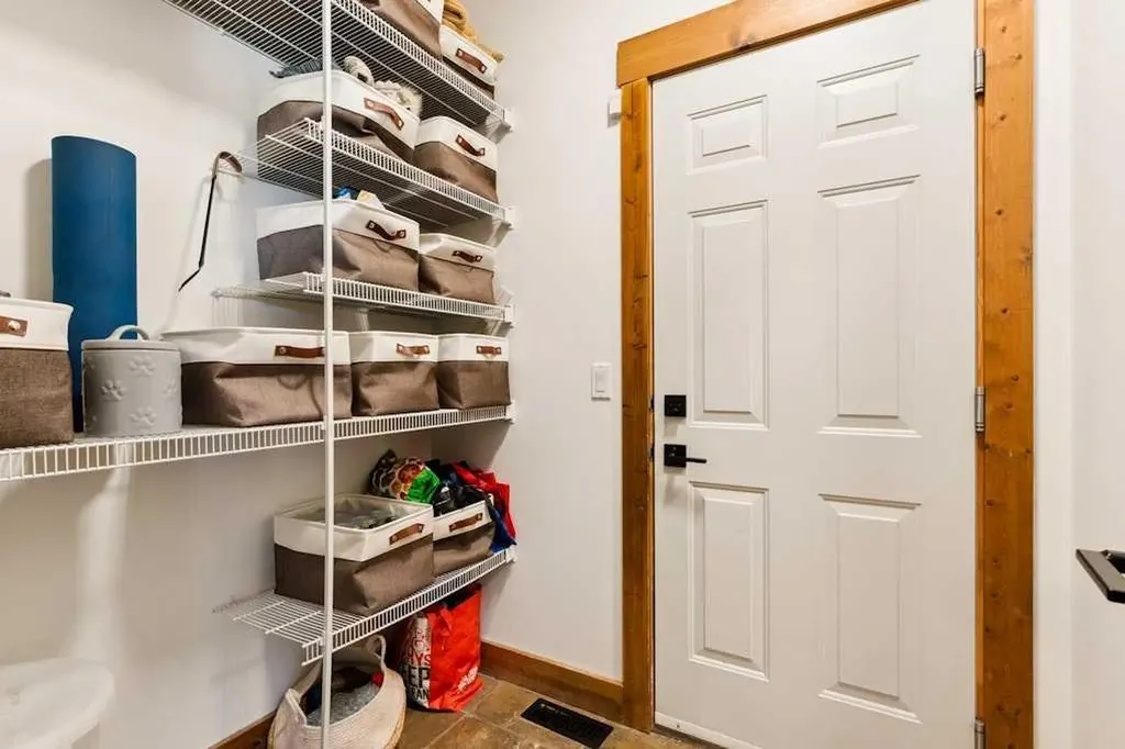 115 Rockmont Court NW Calgary AB T3G 5V8