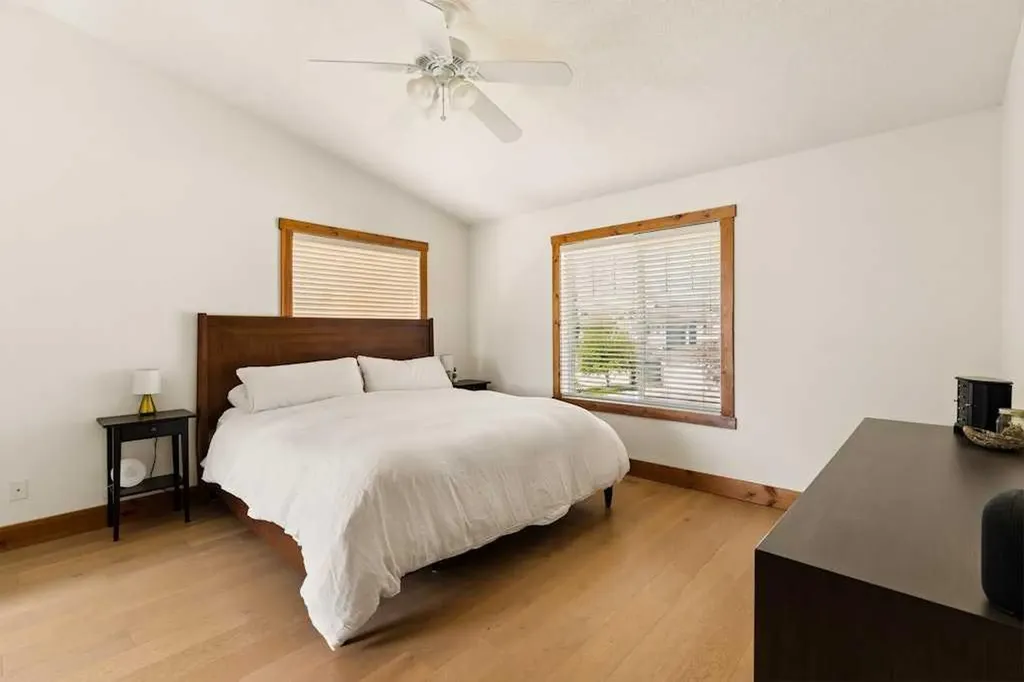 115 Rockmont Court NW Calgary AB T3G 5V8