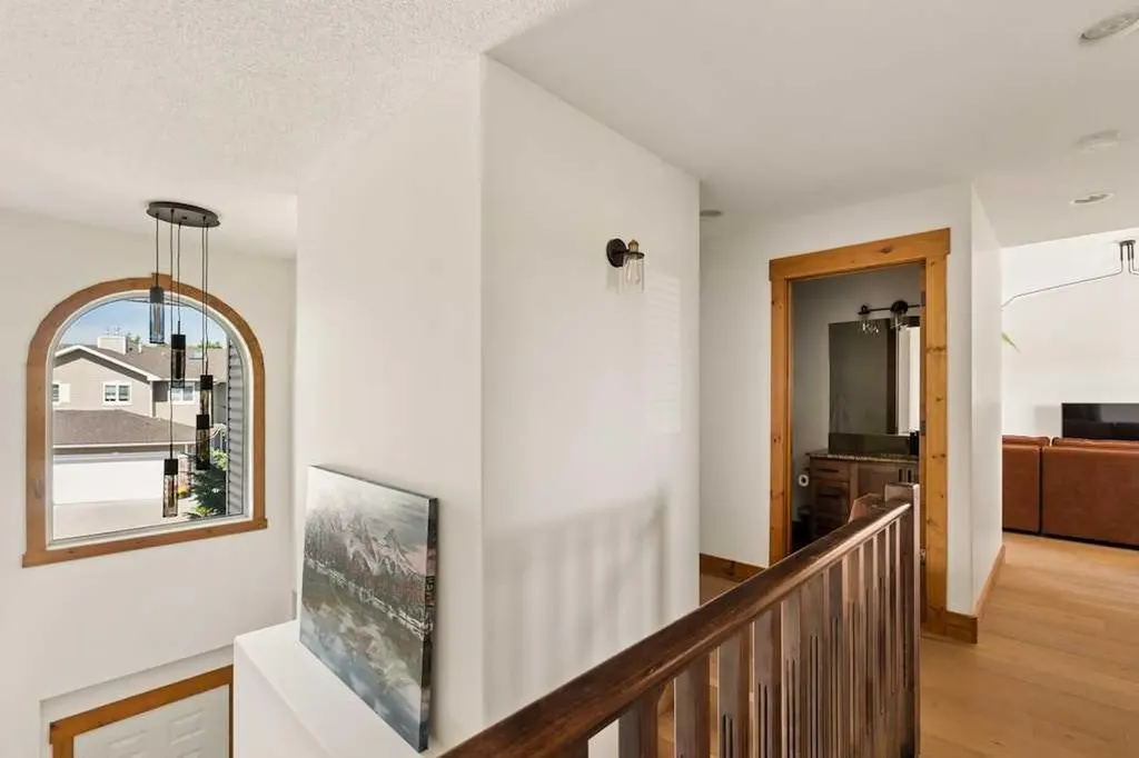 115 Rockmont Court NW Calgary AB T3G 5V8