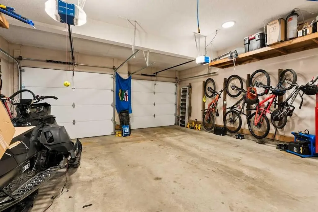 115 Rockmont Court NW Calgary AB T3G 5V8