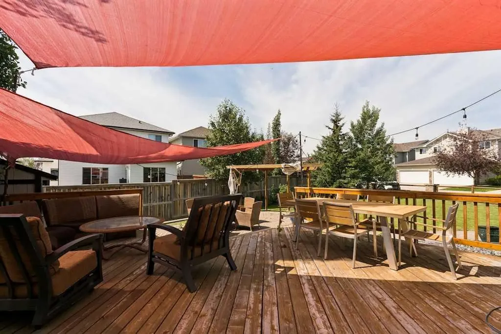 115 Rockmont Court NW Calgary AB T3G 5V8