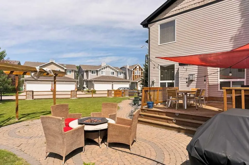 115 Rockmont Court NW Calgary AB T3G 5V8