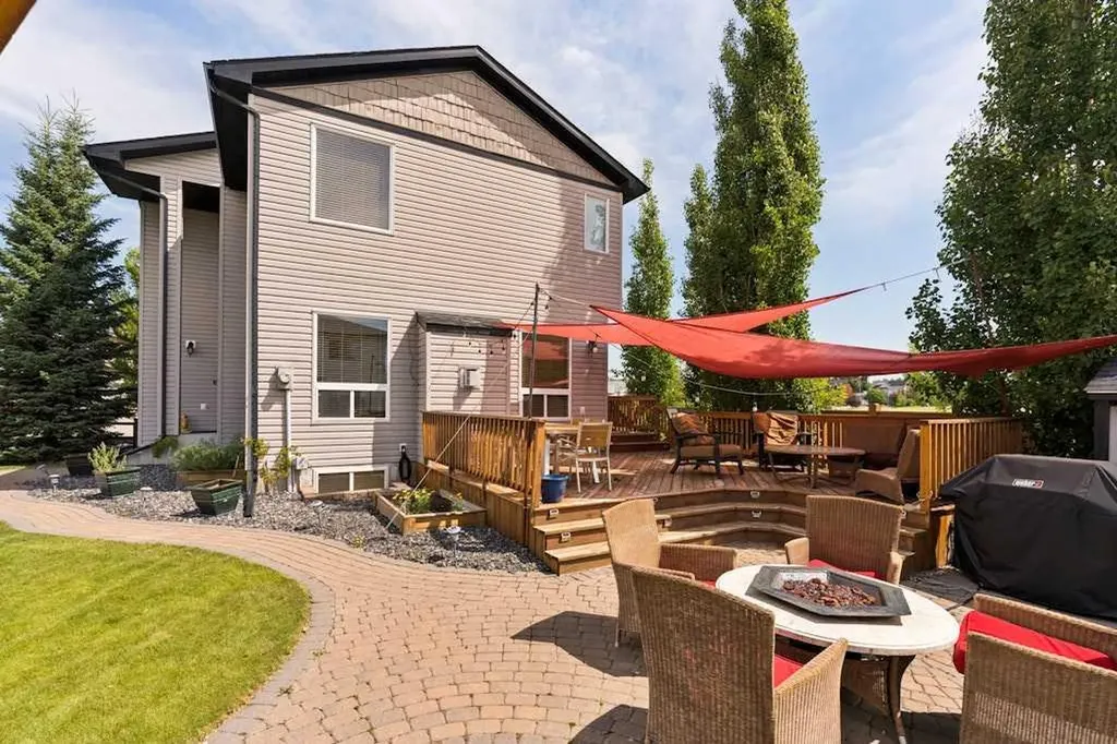 115 Rockmont Court NW Calgary AB T3G 5V8