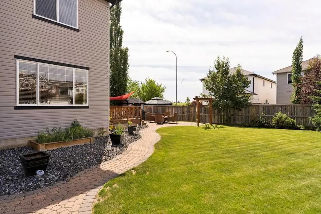 115 Rockmont Court NW Calgary AB T3G 5V8