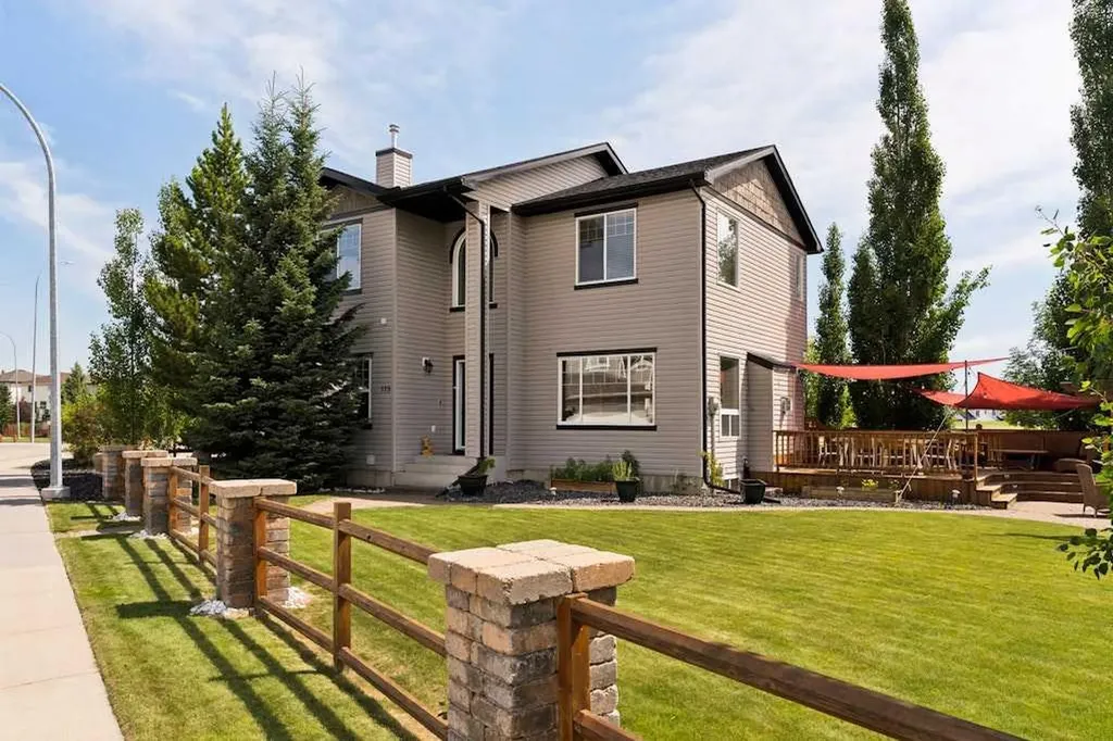 115 Rockmont Court NW Calgary AB T3G 5V8