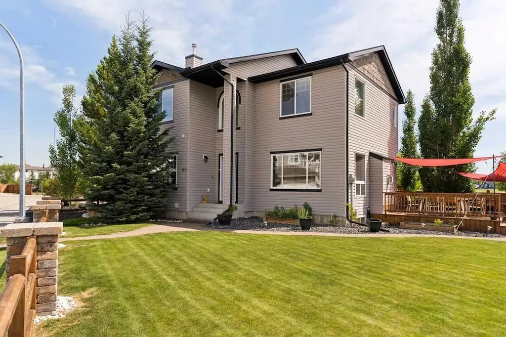 115 Rockmont Court NW Calgary AB T3G 5V8