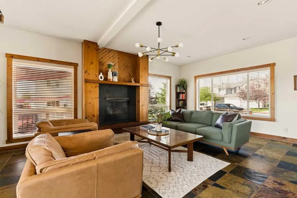 115 Rockmont Court NW Calgary AB T3G 5V8