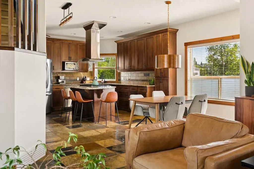 115 Rockmont Court NW Calgary AB T3G 5V8