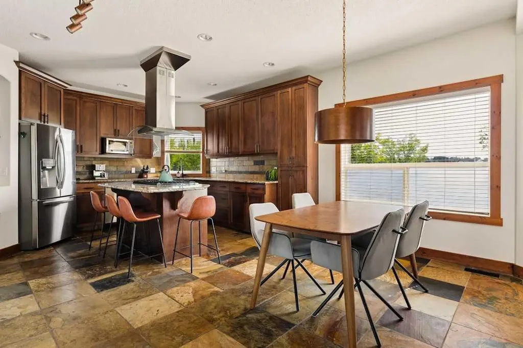 115 Rockmont Court NW Calgary AB T3G 5V8