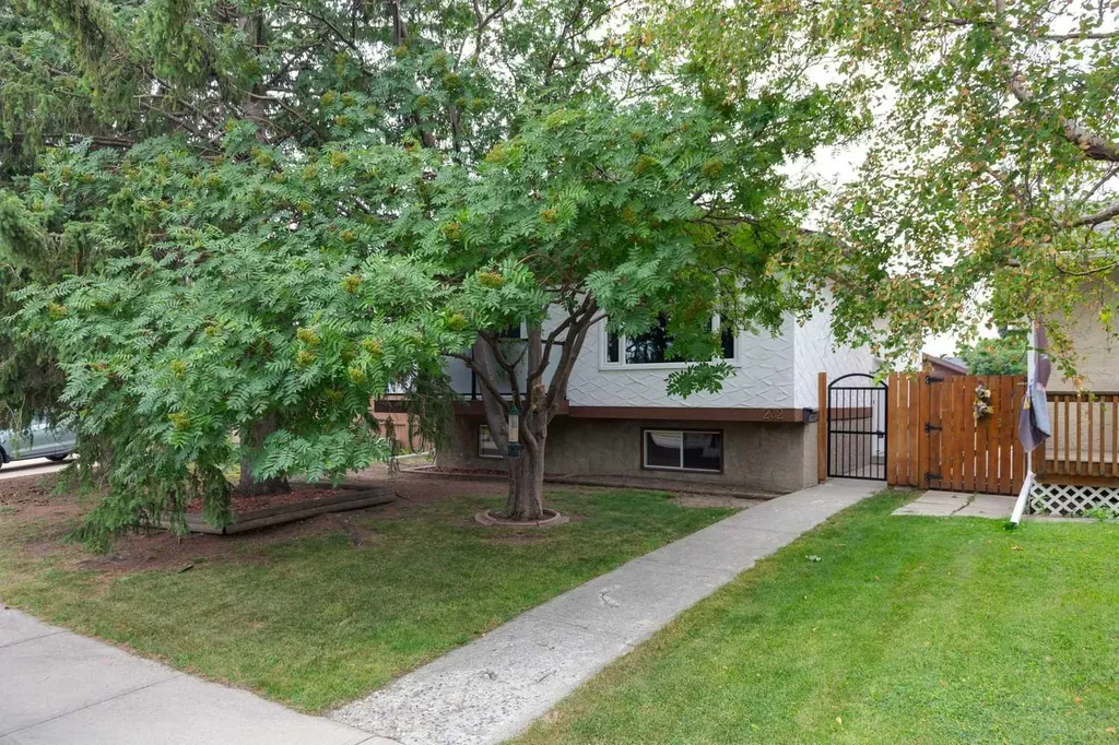 232 Thames Close NW Calgary AB T2K 5N4