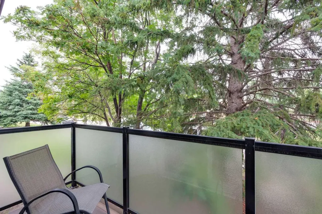 232 Thames Close NW Calgary AB T2K 5N4