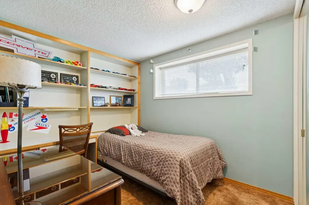 232 Thames Close NW Calgary AB T2K 5N4