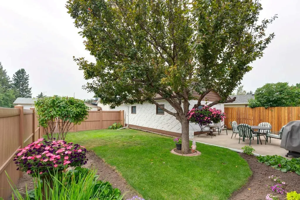232 Thames Close NW Calgary AB T2K 5N4