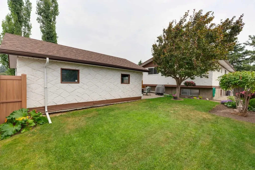 232 Thames Close NW Calgary AB T2K 5N4