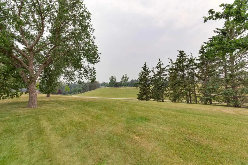 232 Thames Close NW Calgary AB T2K 5N4