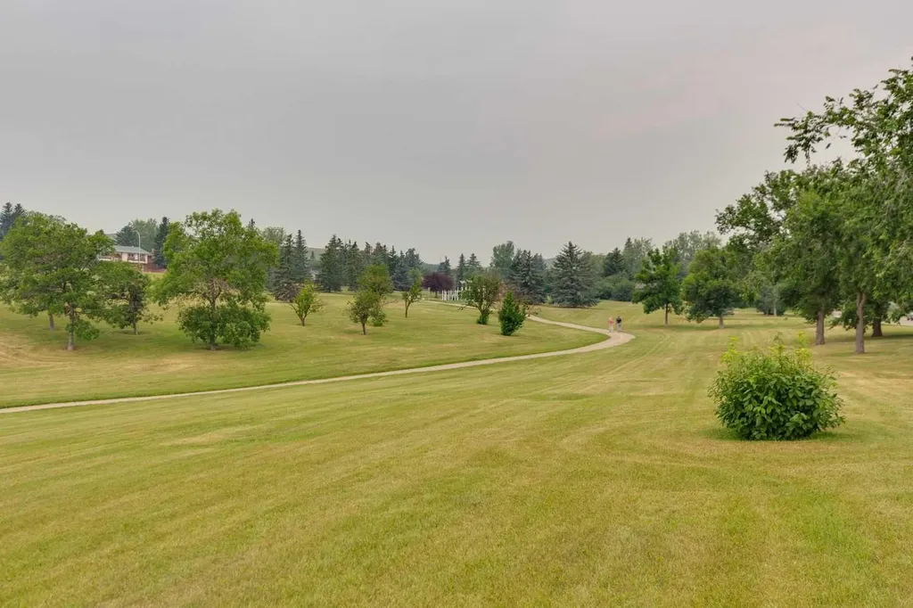 232 Thames Close NW Calgary AB T2K 5N4