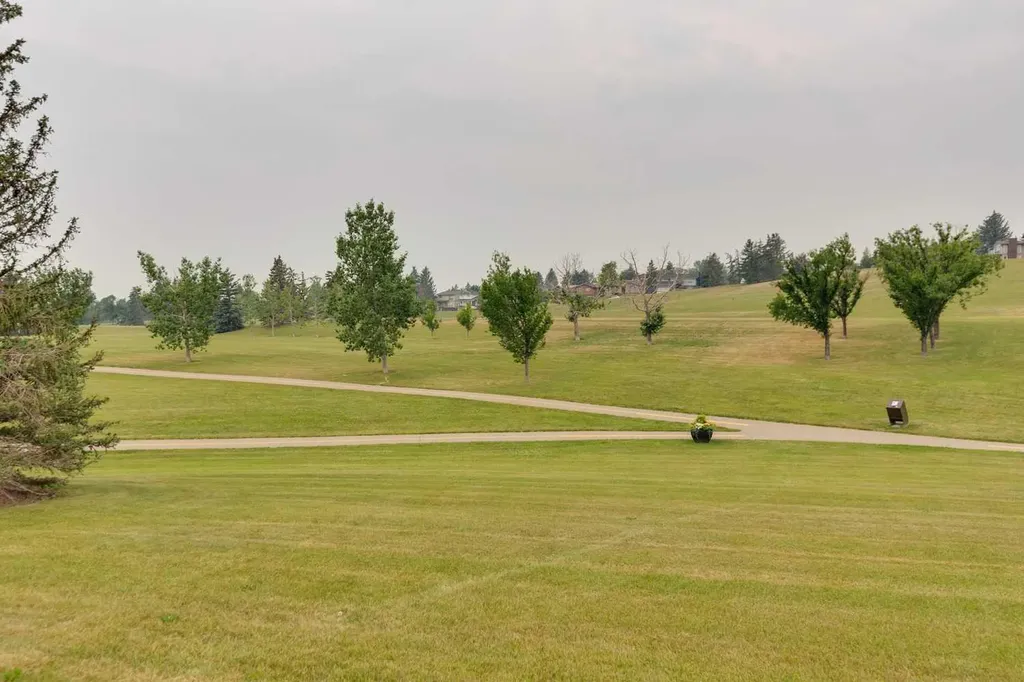 232 Thames Close NW Calgary AB T2K 5N4