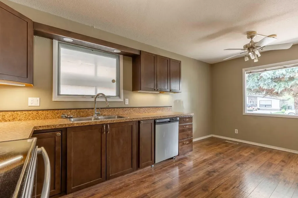 2005 16 Avenue S Lethbridge AB T1K 0Z4