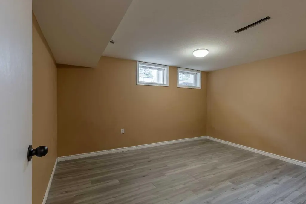 2005 16 Avenue S Lethbridge AB T1K 0Z4