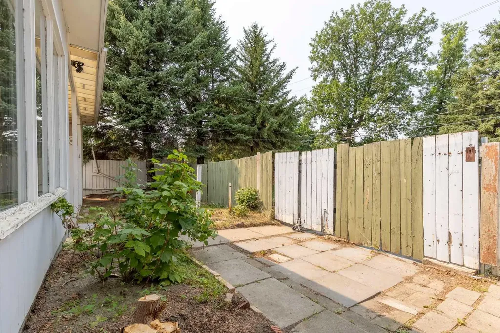 2005 16 Avenue S Lethbridge AB T1K 0Z4