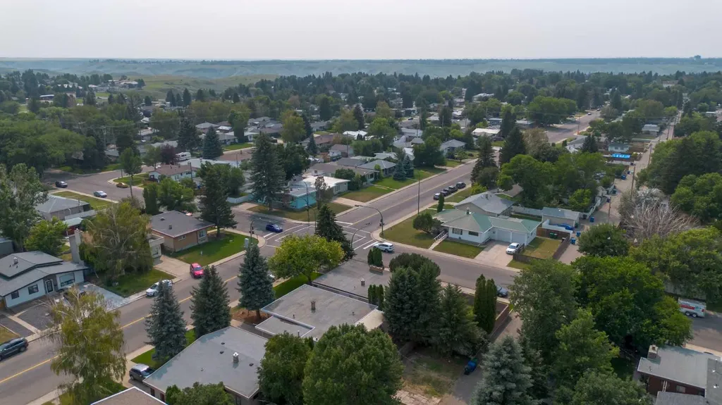 2005 16 Avenue S Lethbridge AB T1K 0Z4