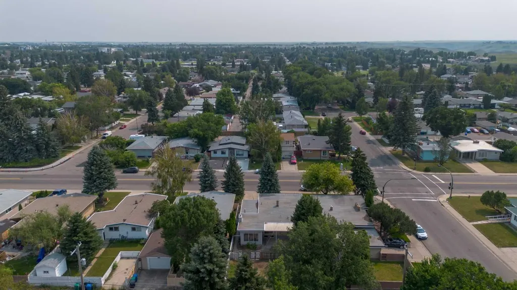 2005 16 Avenue S Lethbridge AB T1K 0Z4