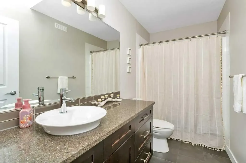 3565 54 Avenue Innisfail AB T4G 1S3