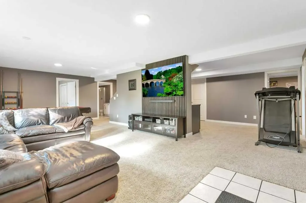 3565 54 Avenue Innisfail AB T4G 1S3