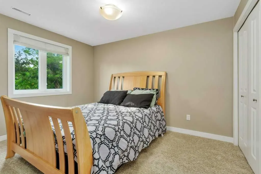 3565 54 Avenue Innisfail AB T4G 1S3